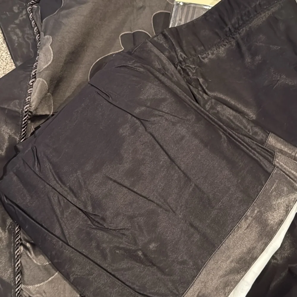 Lenox Nolita Queen Comforter Set Euro Shams, Bedskirt, Shams - Picture 4 of 5